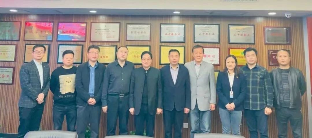 秦商百人會(huì)、西安建筑安裝協(xié)會(huì)蒞臨立豪集團(tuán)交流座談